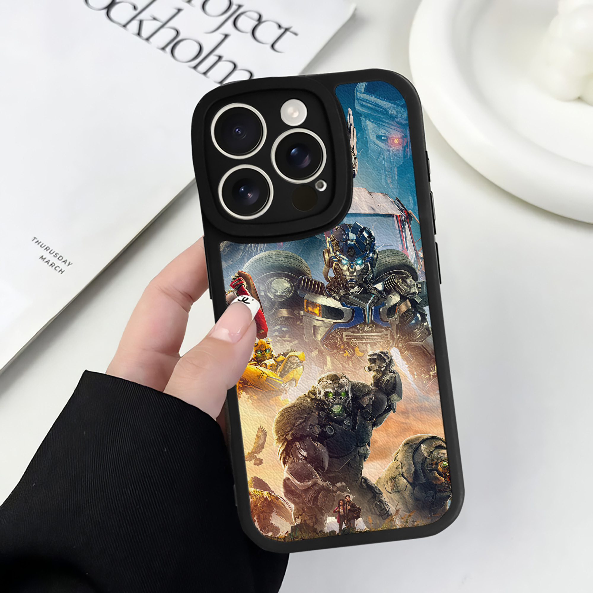 （画像用） Transformers トランスフォーマー 【iPhone 16シリーズ対応】シリコンスマホケース（レザー調） 材質：シリコン